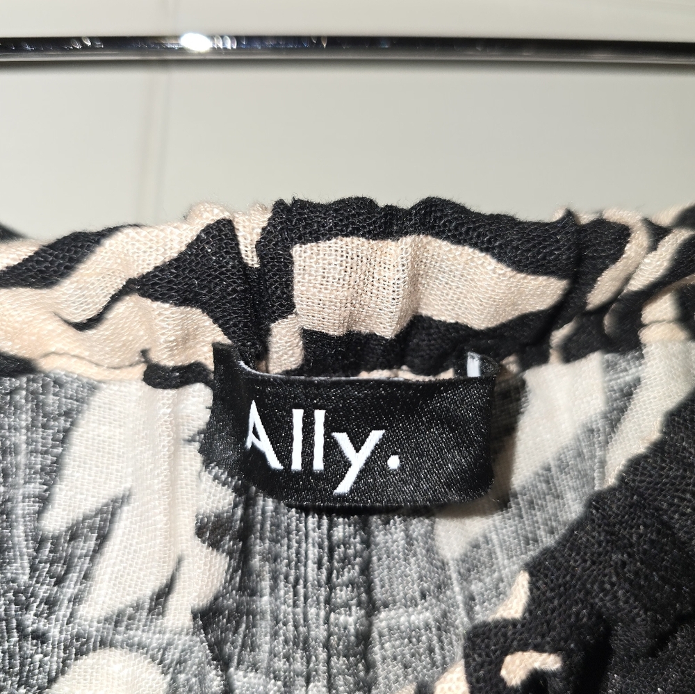 5/$25 Bundle deal - Australian casual pants - Picture 2 of 5